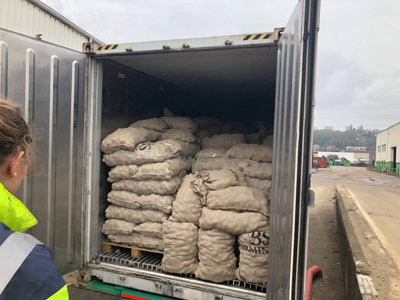 Rachat de pot catalytique et vieille batterie voiture à Proche Lyon (69) Rhône Alpes