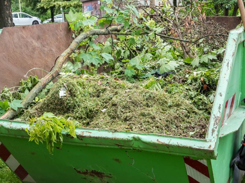 Où louer une benne ou contenant  pour déchets verts en Normandie proche Lillebonne 76