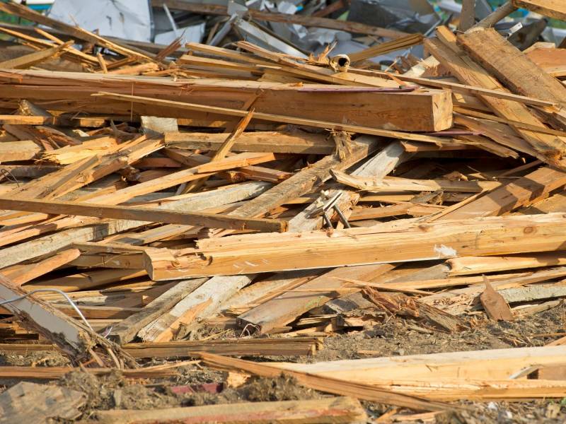 Comment est recyclé le bois en Normandie, proche Honfleur 14