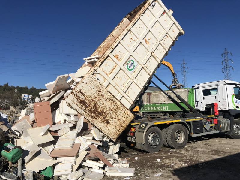 Où louer une benne pour déchets inertes et gravats en Normandie proche Fécamp 76