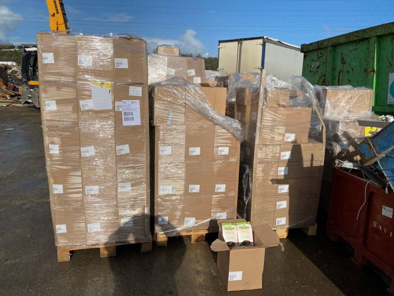 Palettes abandonnées de produits alimentaire