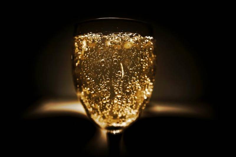 Destruction de bouteille de champagne contaminé par de l'ecstasy